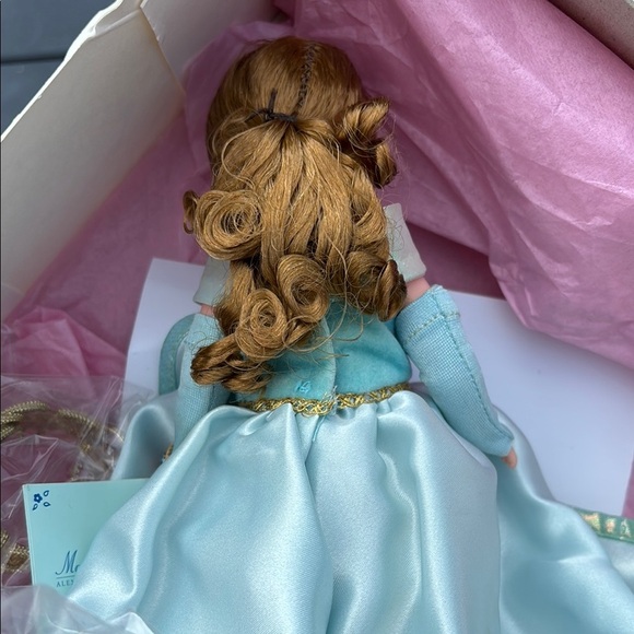 Madame Alexander Sleeping Beauty doll in box - Picture 5 of 6
